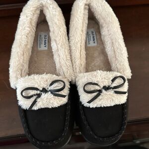 Old Navy Black Slippers with Cream Fuzzy Lining
